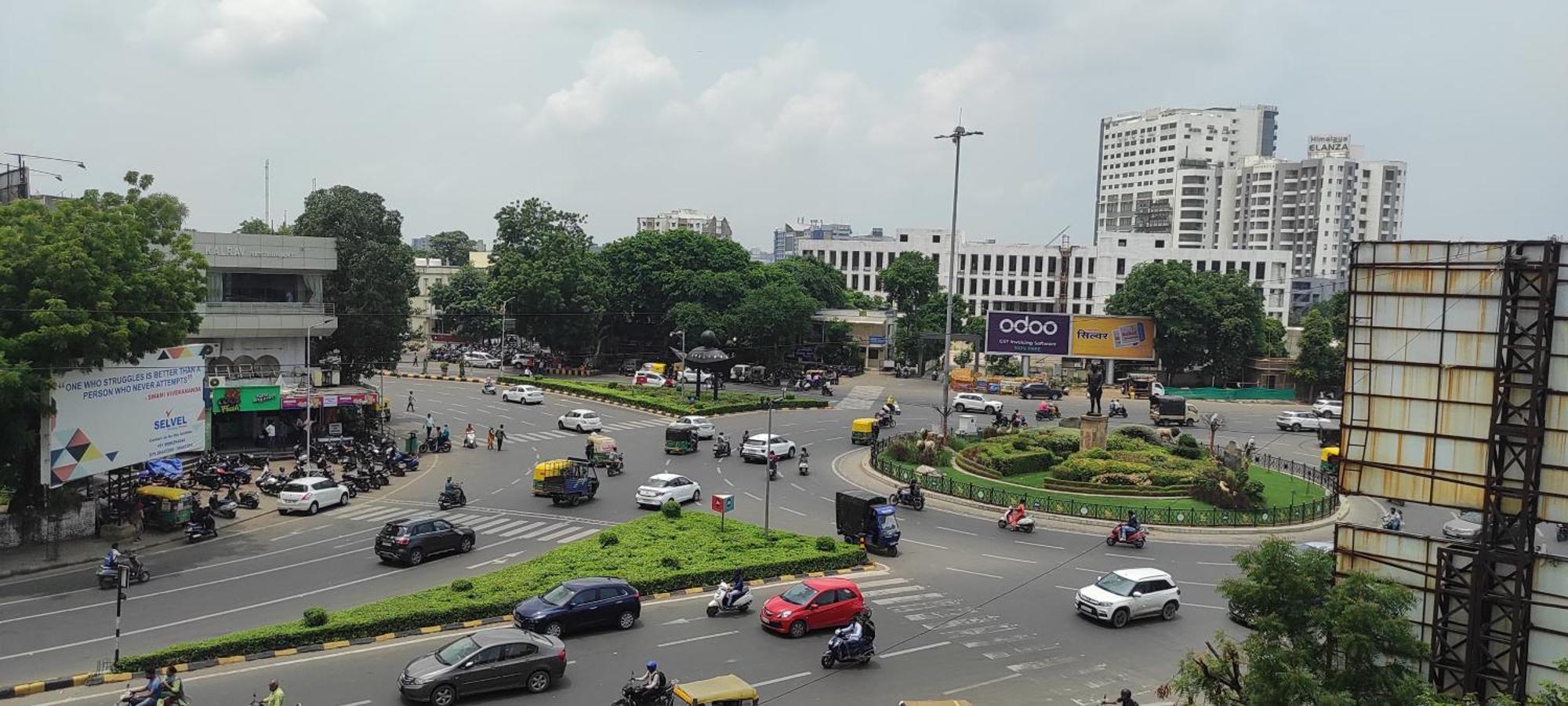 Hotel Earth Inn, Subhash Bridge, Rto Circle, Ahmedabad Extérieur photo
