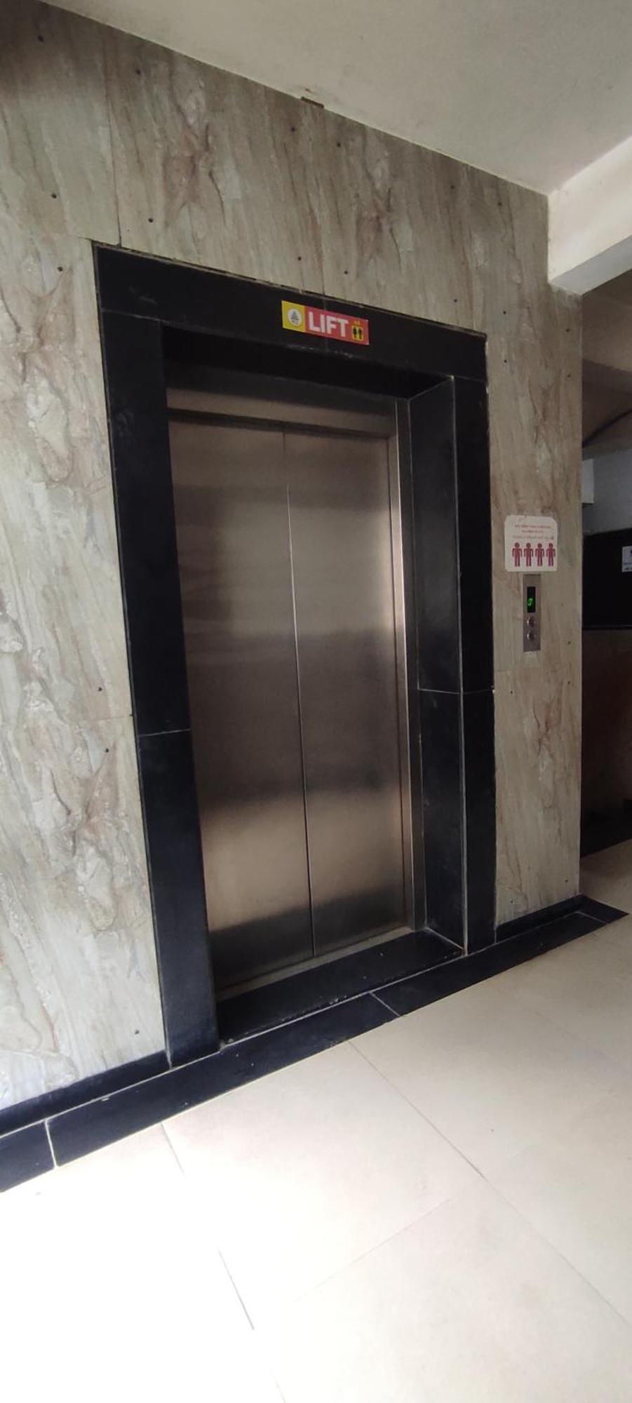 Hotel Earth Inn, Subhash Bridge, Rto Circle, Ahmedabad Extérieur photo
