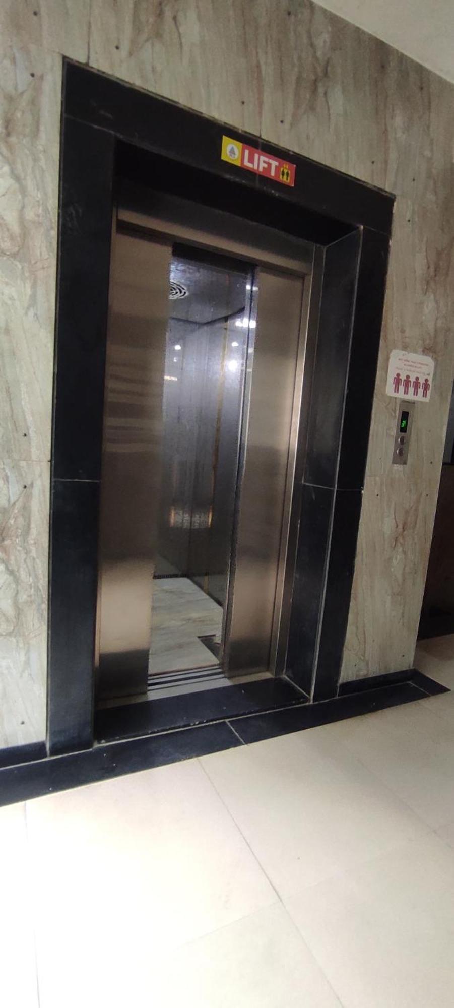 Hotel Earth Inn, Subhash Bridge, Rto Circle, Ahmedabad Extérieur photo
