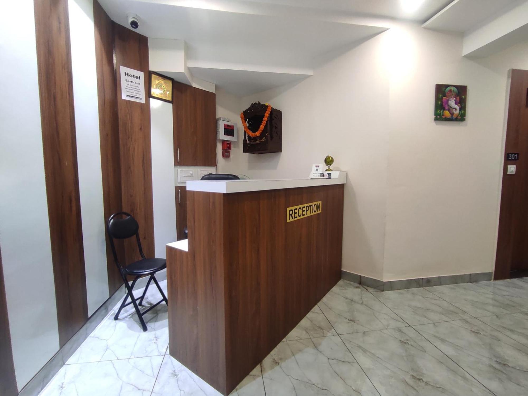 Hotel Earth Inn, Subhash Bridge, Rto Circle, Ahmedabad Extérieur photo
