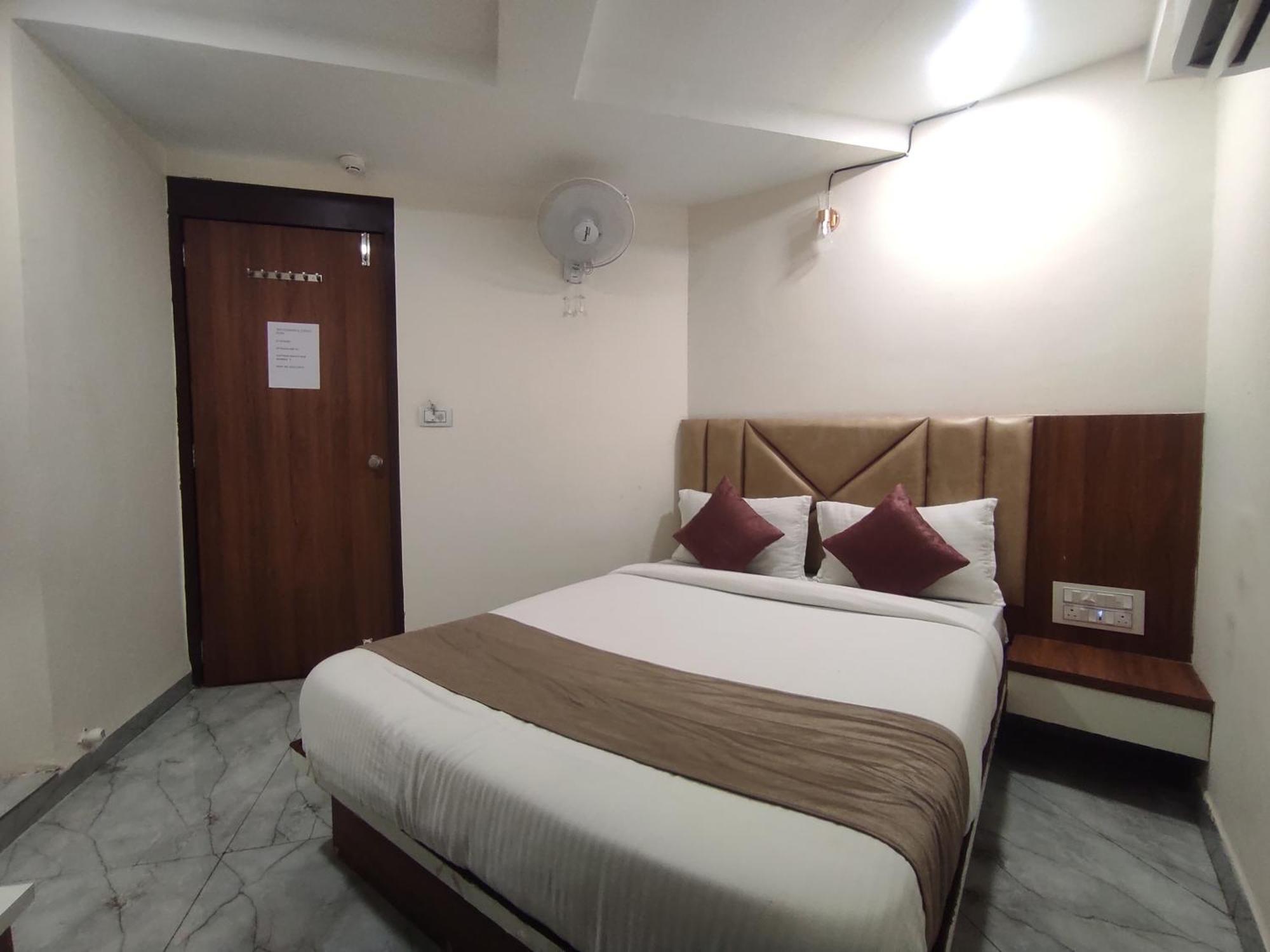 Hotel Earth Inn, Subhash Bridge, Rto Circle, Ahmedabad Extérieur photo
