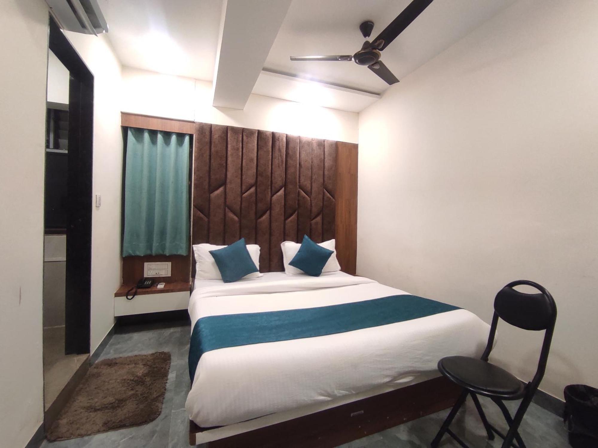 Hotel Earth Inn, Subhash Bridge, Rto Circle, Ahmedabad Extérieur photo