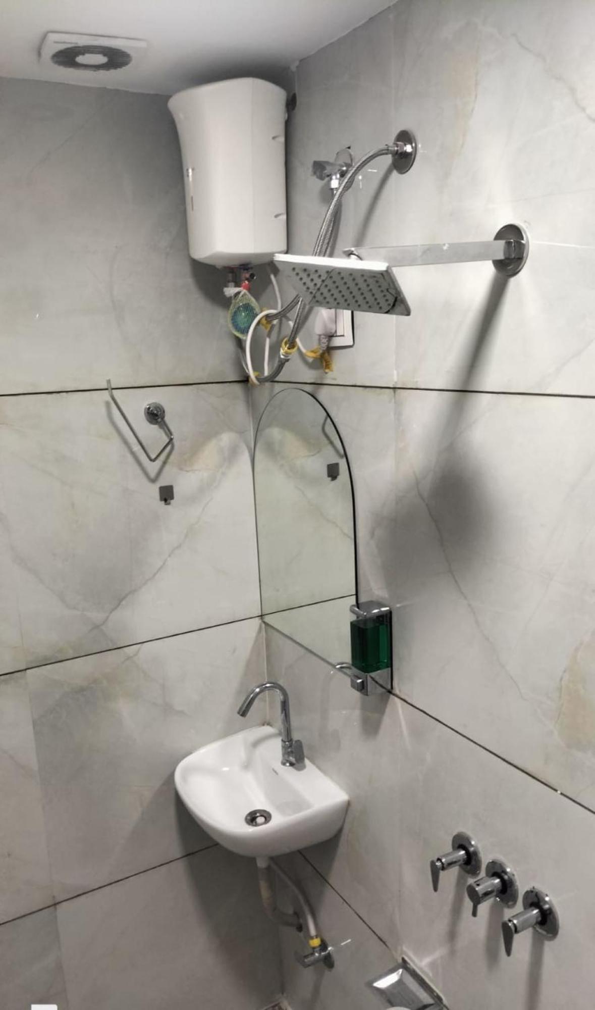 Hotel Earth Inn, Subhash Bridge, Rto Circle, Ahmedabad Extérieur photo